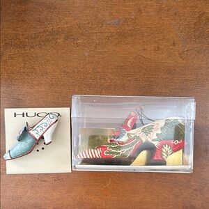 NWT Vintage Hugo Shoe Pin & Metropolitan Museum of Arts NY Shoe Ornament Bundle